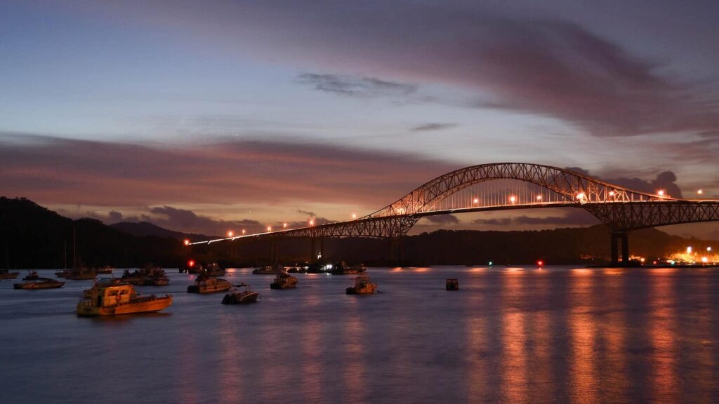 Vista del Puente de las Américas en la Ciudad de Panamá