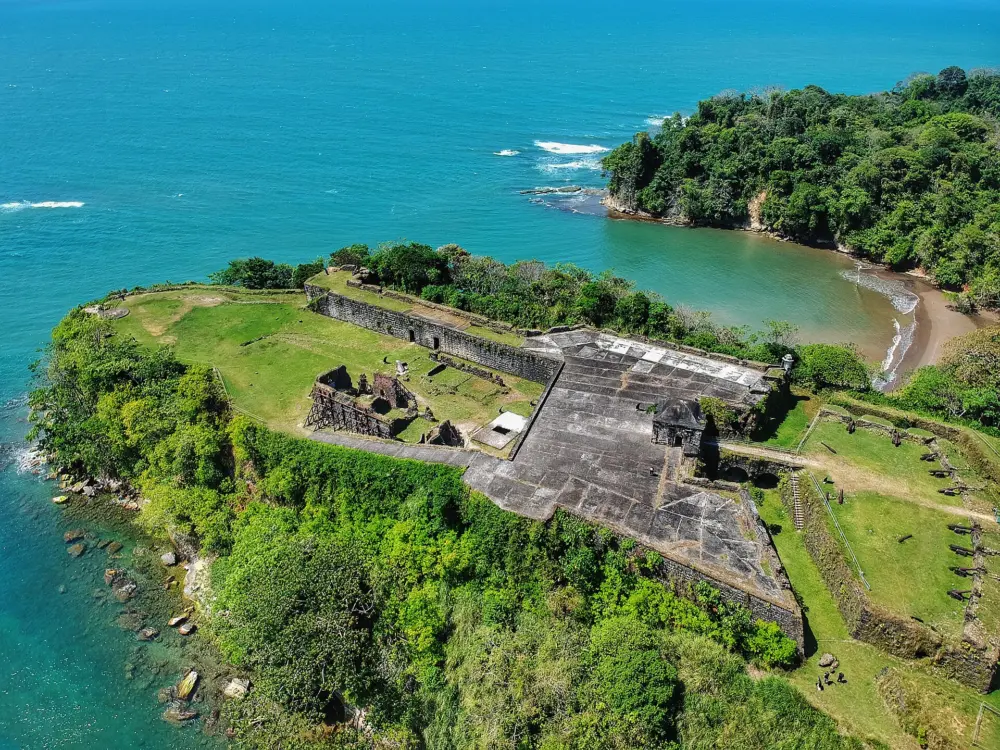 Vista aérea del Fuerte San Lorenzo, en la desembocadura del río Chagres