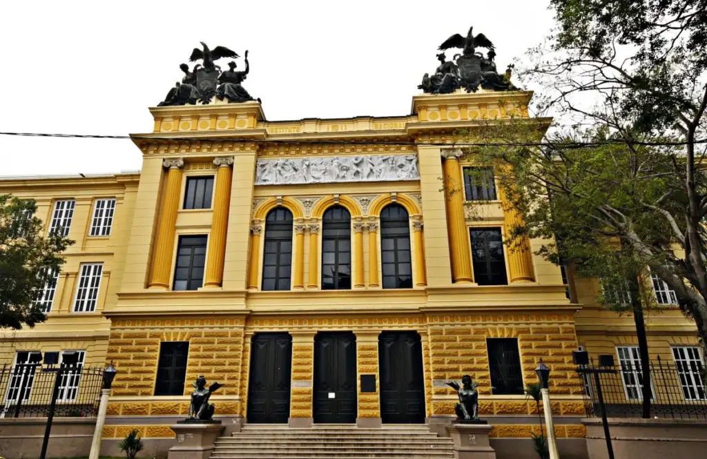 Fachada del Instituto Nacional de Panamá